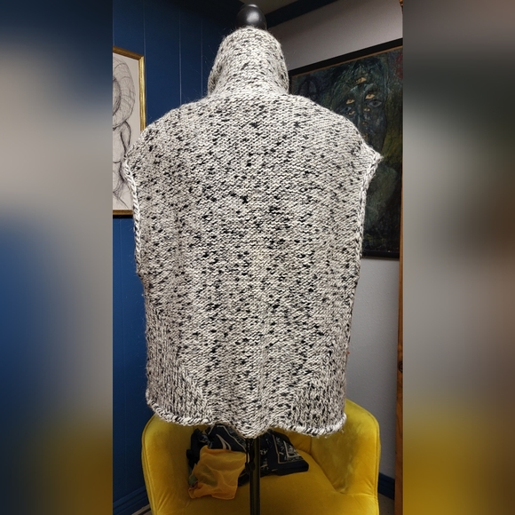 Ann Taylor LOFT Very Soft Sweater Vest Size L - Picture 6 of 9